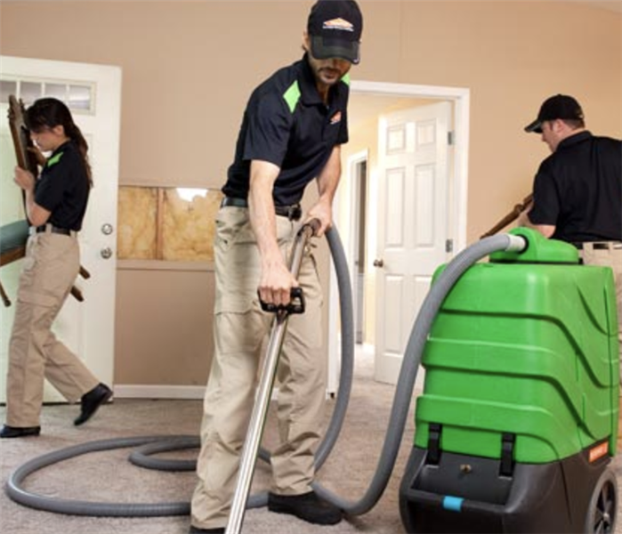 SERVPRO cleaning crew 